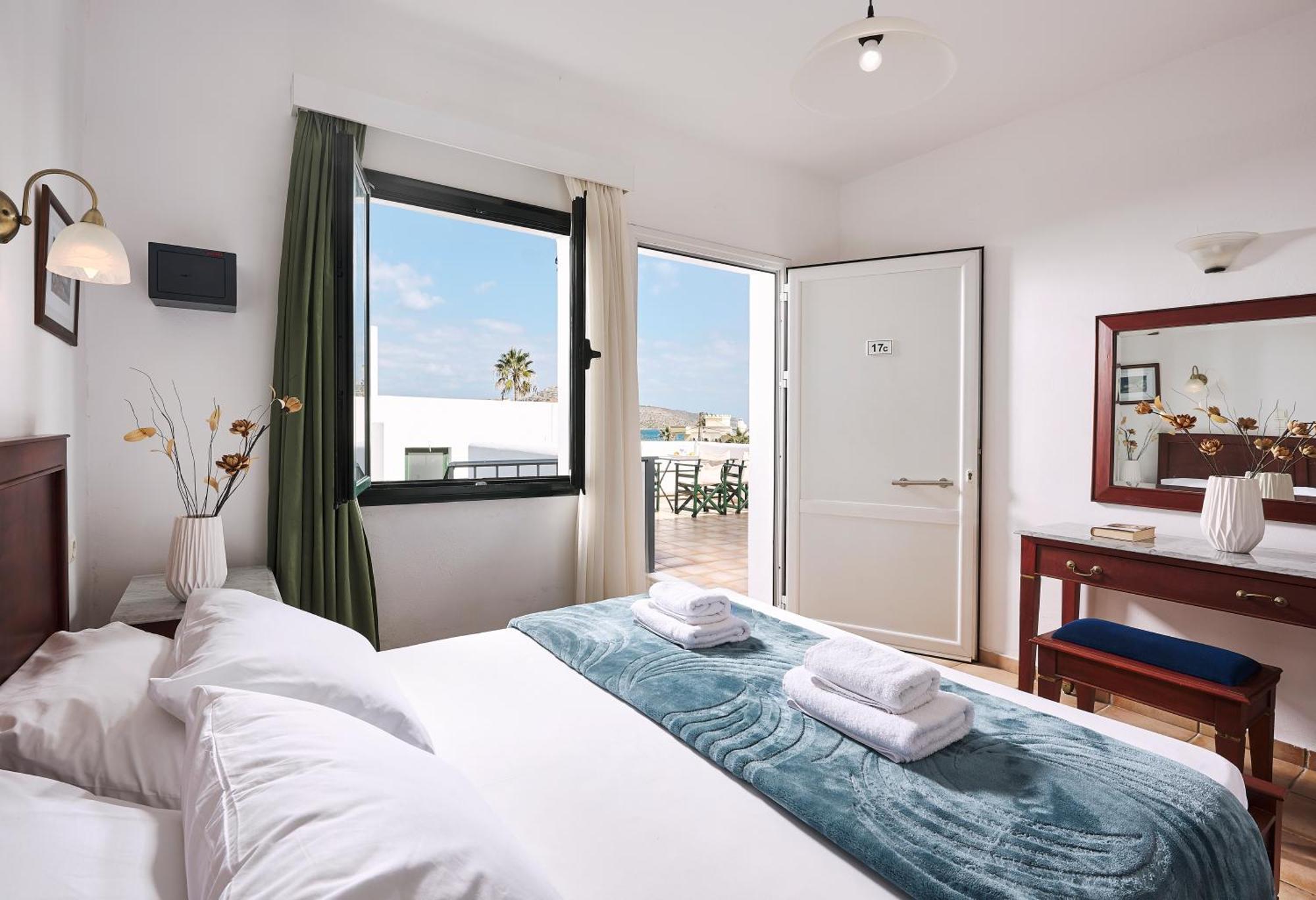Eva Suites & Apartments Agia Marina Dış mekan fotoğraf