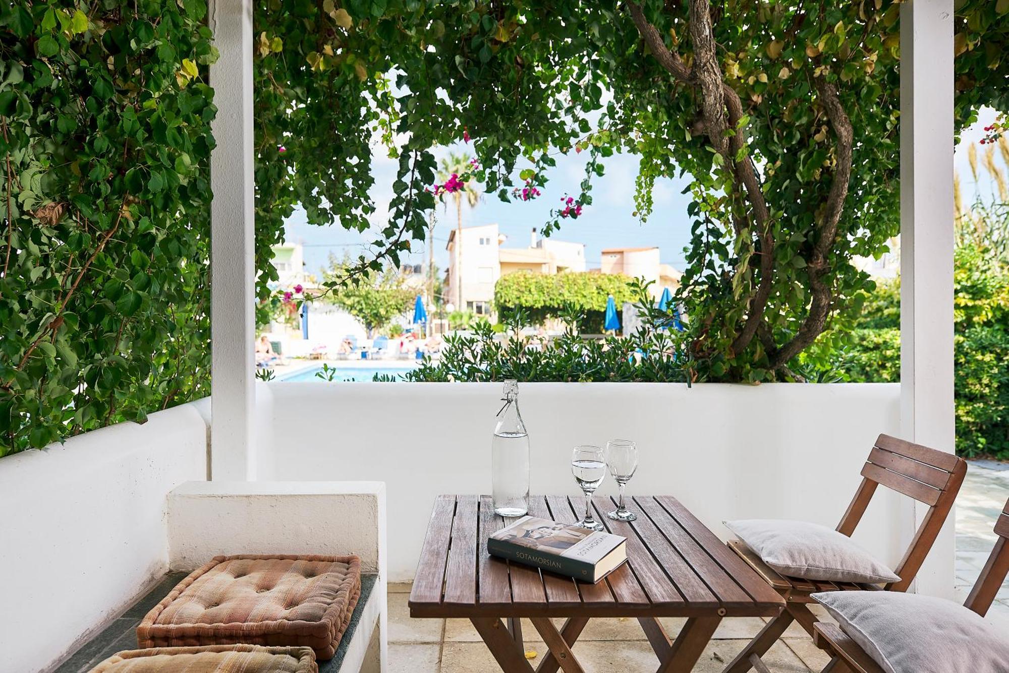 Eva Suites & Apartments Agia Marina Oda fotoğraf